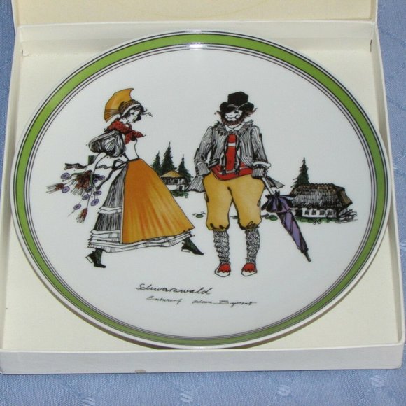 Collector Plate Black Forest Costumes HUTSCHENREUTHER Germany Vintage - Picture 2 of 7